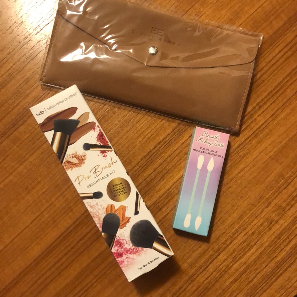 Makeup Tool bundle! Brushes and reusable silicon makeup swabs